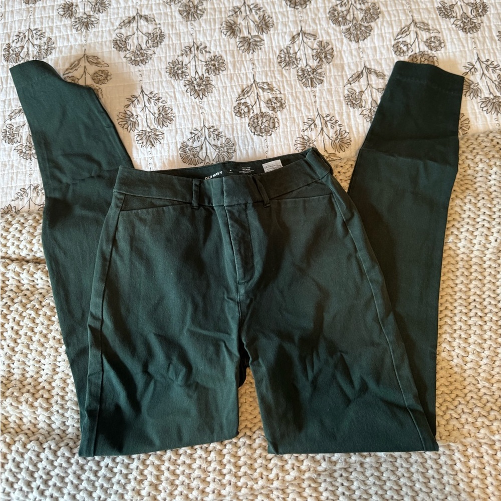 Old Navy High-Rise Pixie Pants in Forest Green